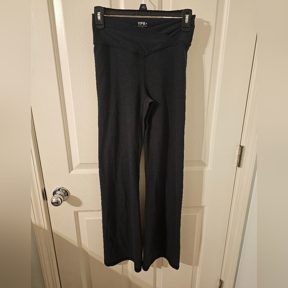 Abercrombie & Fitch YPB 3 Pair Bundle everydaySOFT Flare Legging Size M - Picture 2 of 12